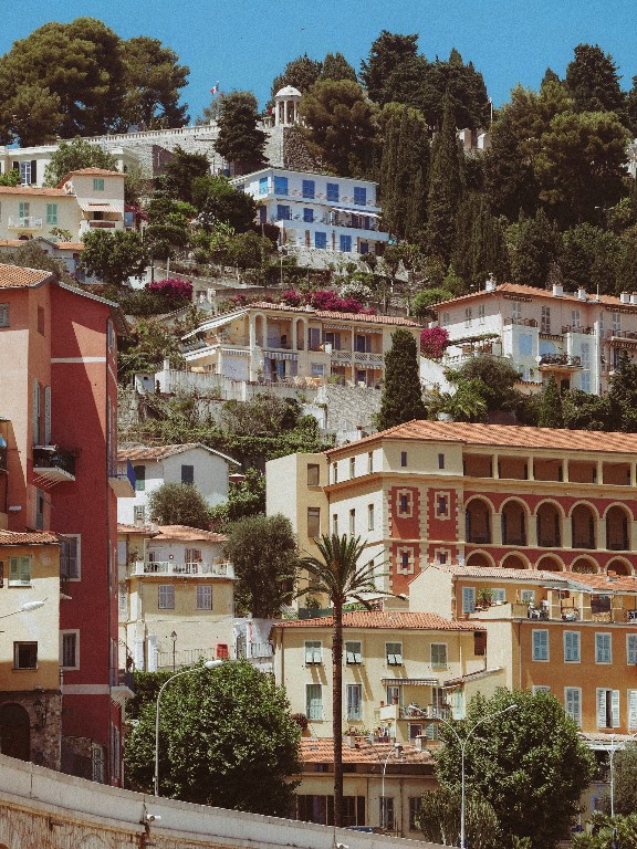 Choisir une agence immo à Saint-Raphaël : guide pratique pour vendre ou louer